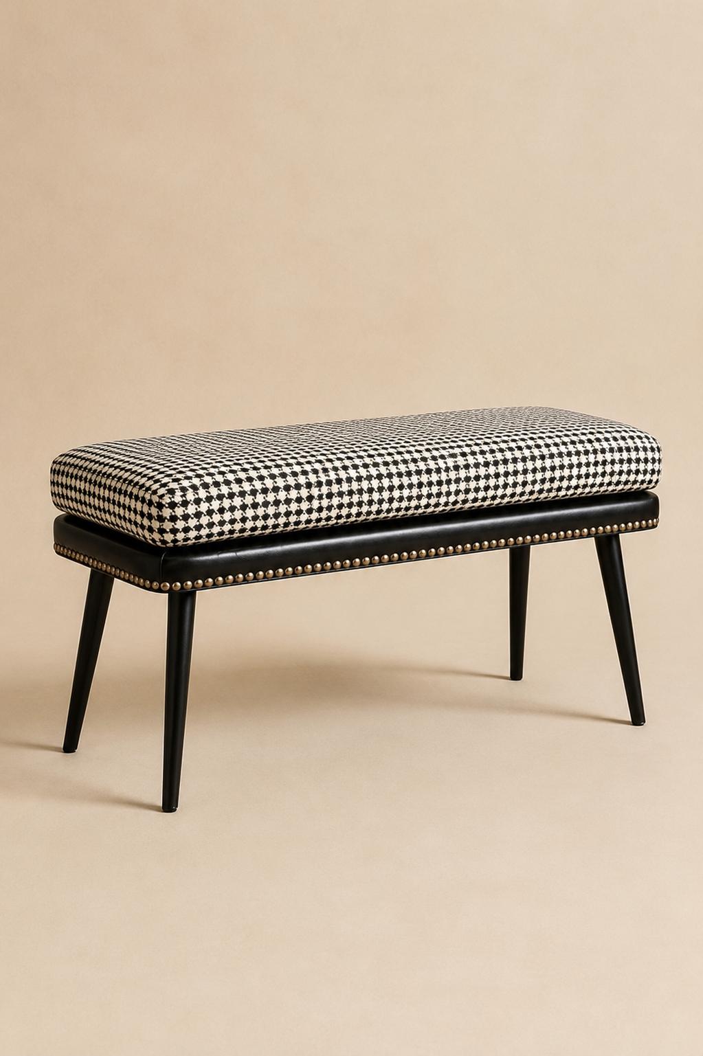 The Houndstooth Entryway Bench: A Proper Arrival for the European Foyer